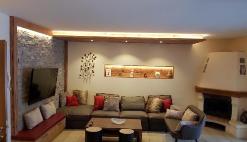 Four-Bedroom Apartment (10 Adults)