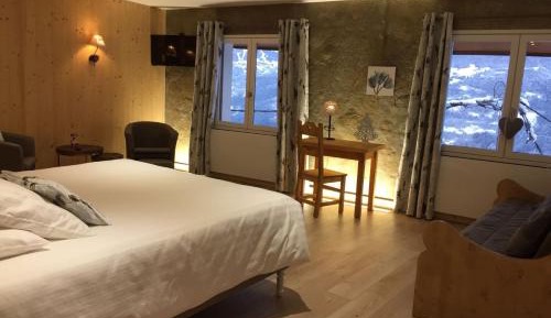 Family Room with Mountain View