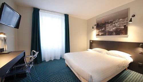 Classic Double Room - Street Side