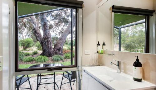 Studio Cottage with Spa Bath