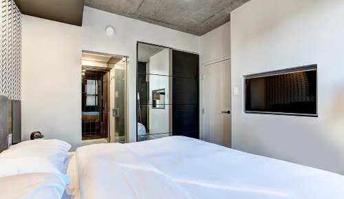 One-Bedroom Apartment 302