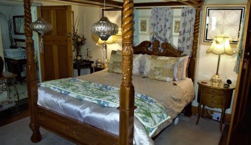 Luxury Queen Room
