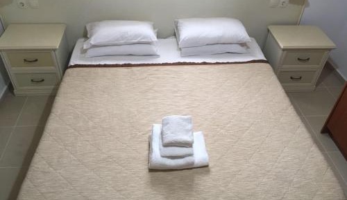 Apartment with Mountain View