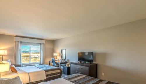 Deluxe Queen Room with Two Queen Beds and Mountain View - Non-Smoking