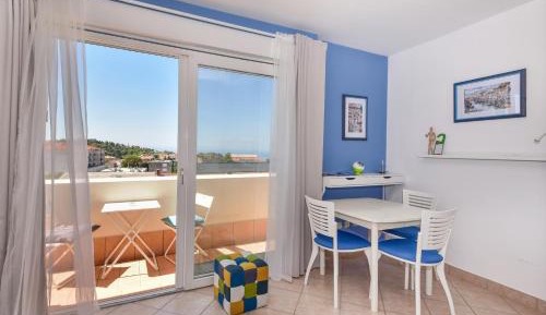 Studio Apartment with Sea View