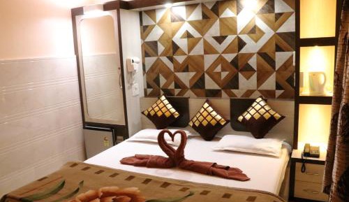 Deluxe Double Room (2 Adults + 1 Child)