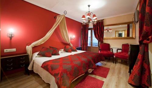 Twin Room with Private Bathroom and Balcony
