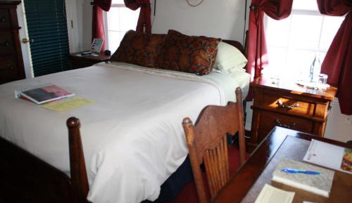 Deluxe Queen Room