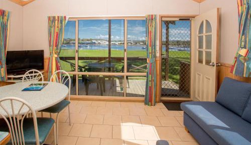 Bungalow - Water Front 