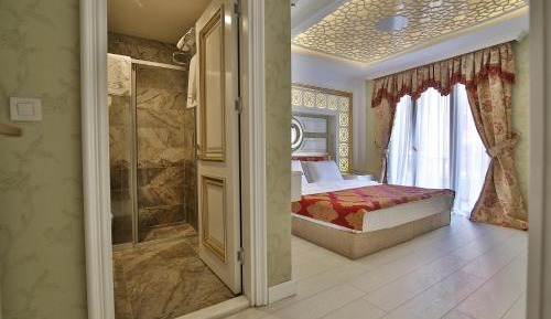 Queen Room with Balcony