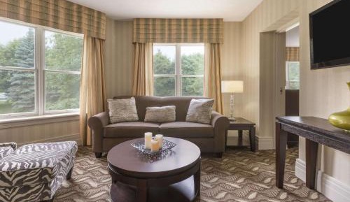 One-Bedroom Executive Queen Suite - Non-Smoking