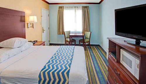 Queen Room - Non-Smoking