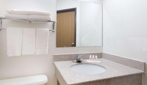 Business Queen Room with Two Queen Beds - Non-Smoking