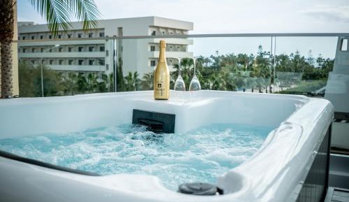 Apartment with Hot Tub - Sea View