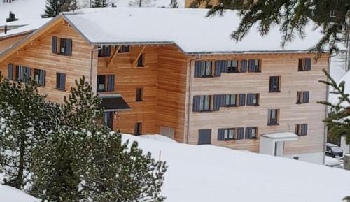 Apartment with Mountain View