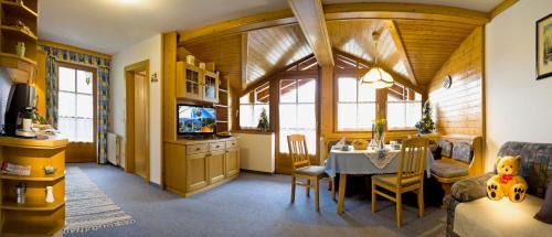 Apartment with Mountain View