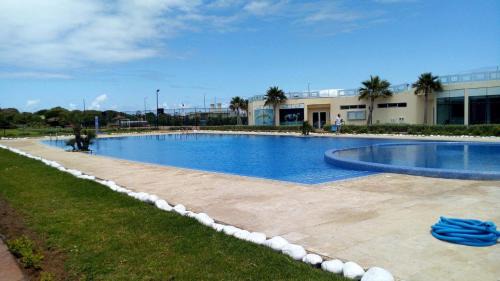 Apartment with Pool View 