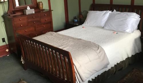 Deluxe Queen Suite