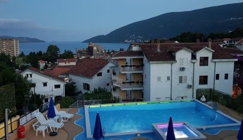 Twin Room with Private Bathroom