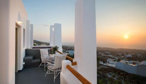 One-Bedroom Suite with Outdoor Hot Tub and Sea View