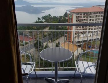 Apartment with Lake View