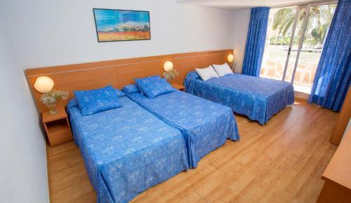 Quadruple Room (2 Adults + 2 Children)