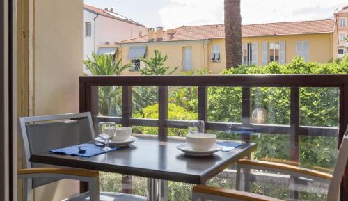 Studio with Balcony (2 people)