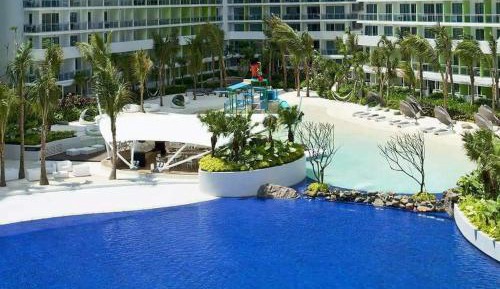 Apartment with Pool View 