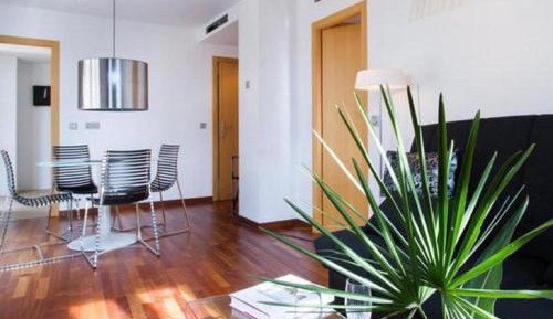  One-Bedroom Attic Apartment (2-4 Adults)