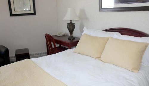 Queen Room with Spa Bath