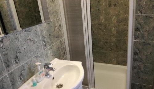 Deluxe Double Room (2 Adults + 1 Child)