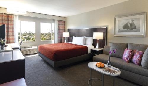 Deluxe King with Sofa Bed