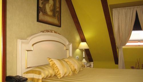 Deluxe Queen Room