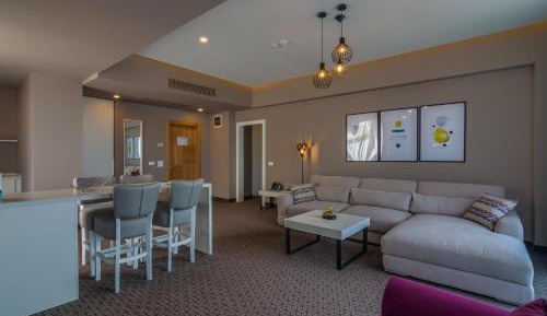 Deluxe Suite with Sea View