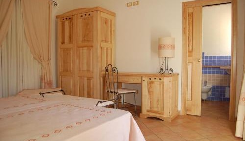 Classic Triple Room with Partial Lake View