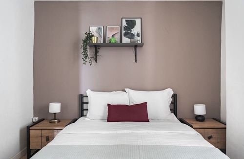 Pera Apartment | Central Flat w Sea View and near Galata Tower