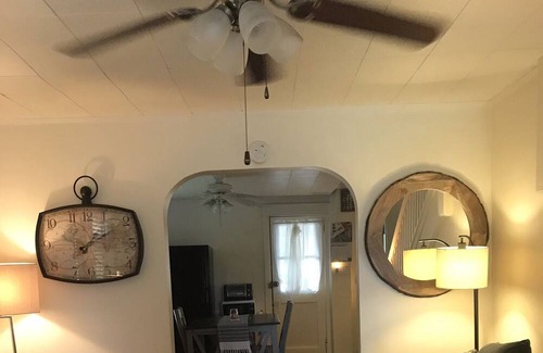 Harrisburg - Hershey House | Quaint,furnished, 2 bedroom house, courtyard,1 block to Scenic Susquehanna River