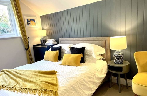 Mevagissey House | Stunning private villa for 6 guests with TV and pets allowed