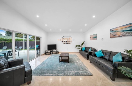 North Miami Beach Villa | Pool Villa 2