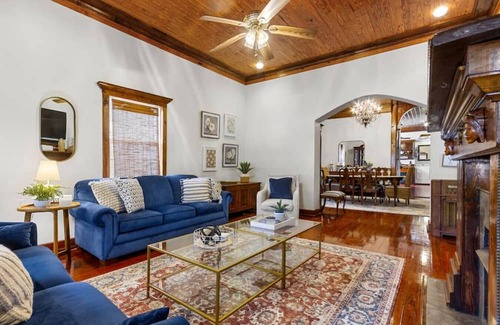 Downtown Apartment | Spacious Downtown Flat w/ free parking