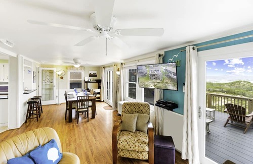 Hatteras House | On Special - Oceanfront, Dog Friendly Home in Hatteras with Hot Tub!