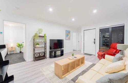Bendigo House | Modern Bendigo Haven Near Hospital: Comfort & WiFi