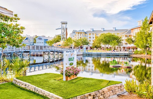 Baytowne Wharf Condo | Comfy studio with kitchenette, central AC, pools, hot tub, & tennis