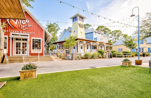 Baytowne Wharf Condo | Comfy studio with kitchenette, central AC, pools, hot tub, & tennis