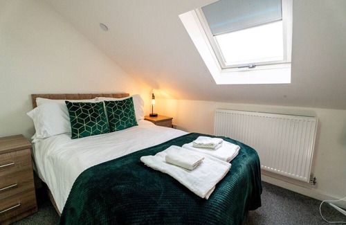 Roath Apartment | 3 BR, close to City, Free Parking