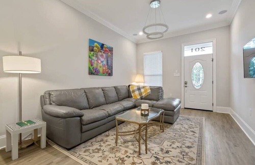 Mid-City House | Brand New Clean Modern 3br by Streetcar Line!