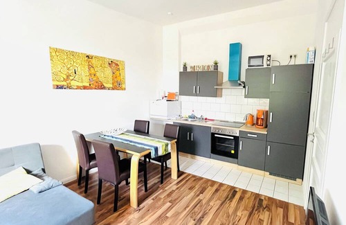 Lokstedt Apartment | Apartment "Kleines Hof Cafe Loft Fischkopf" with Shared Garden & Wi-Fi