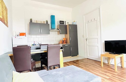 Lokstedt Apartment | Apartment "Kleines Hof Cafe Loft Fischkopf" with Shared Garden & Wi-Fi