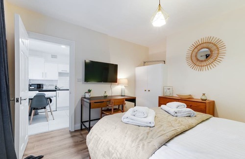 West Ealing Apartment | Cosy 1 Br Apartment, easy access to London