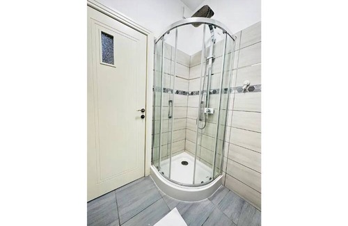 Krisztinavaros Apartment | cozy apartment with king size bed room 103
